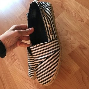 ❗️FREE - Great pair of Nautica flats❗️